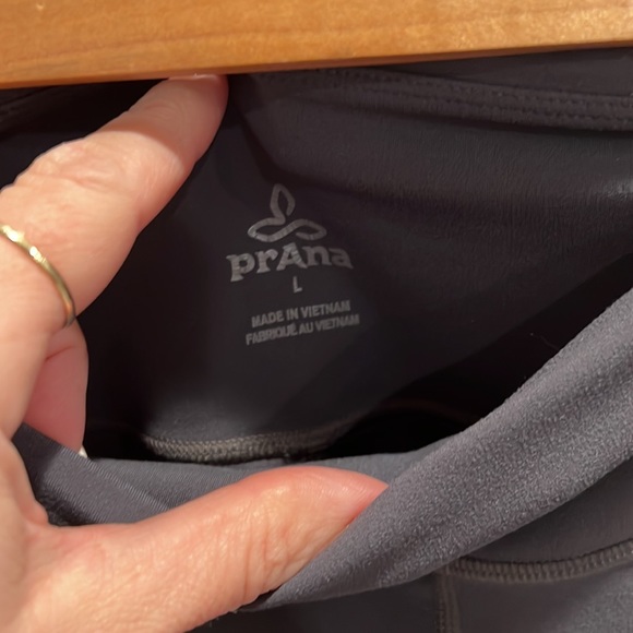 PRANA Grey Leggings with pockets Size Large - Picture 5 of 8